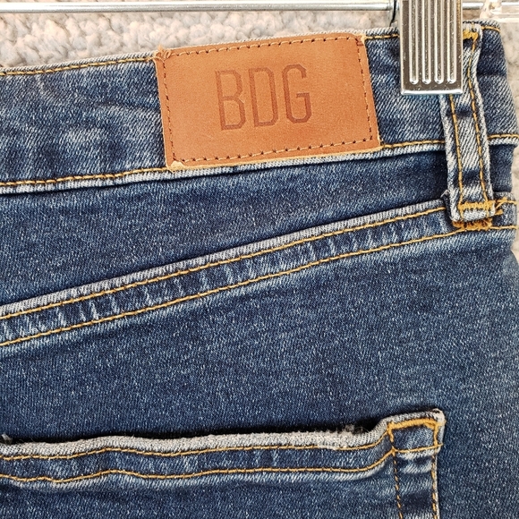 BDG Urban Outfitter Pine Med Wash Denim Stretch Bermuda Cut Off Jean Short Sz 31 - Picture 9 of 11